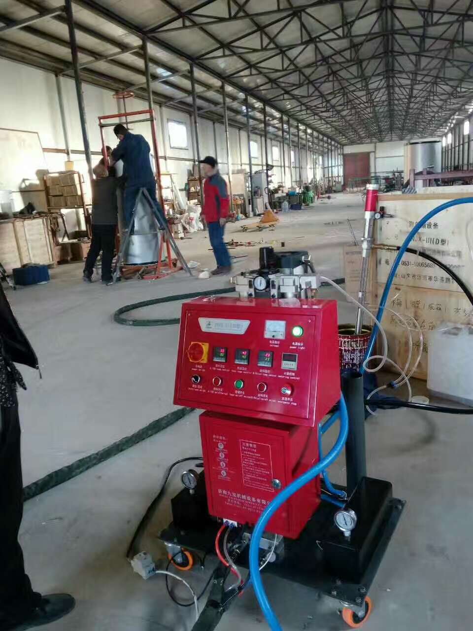 不锈钢水箱保温模块用聚氨酯填充怎么样 用哪种喷涂机(图2) E型不锈钢水箱保温模块用聚氨酯填充喷涂机